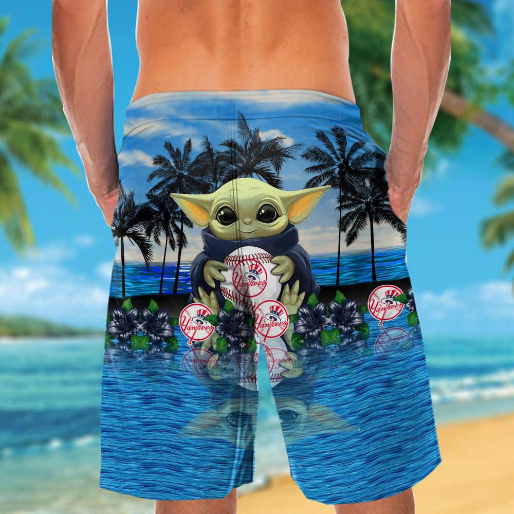 New York Yankees & Baby Yoda Hawaiian Shirt New York Yankees & Baby Yoda Hawaiian Shirt